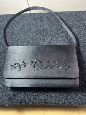 Elegant Black Evening Shoulder Bag with Floral Embroidery